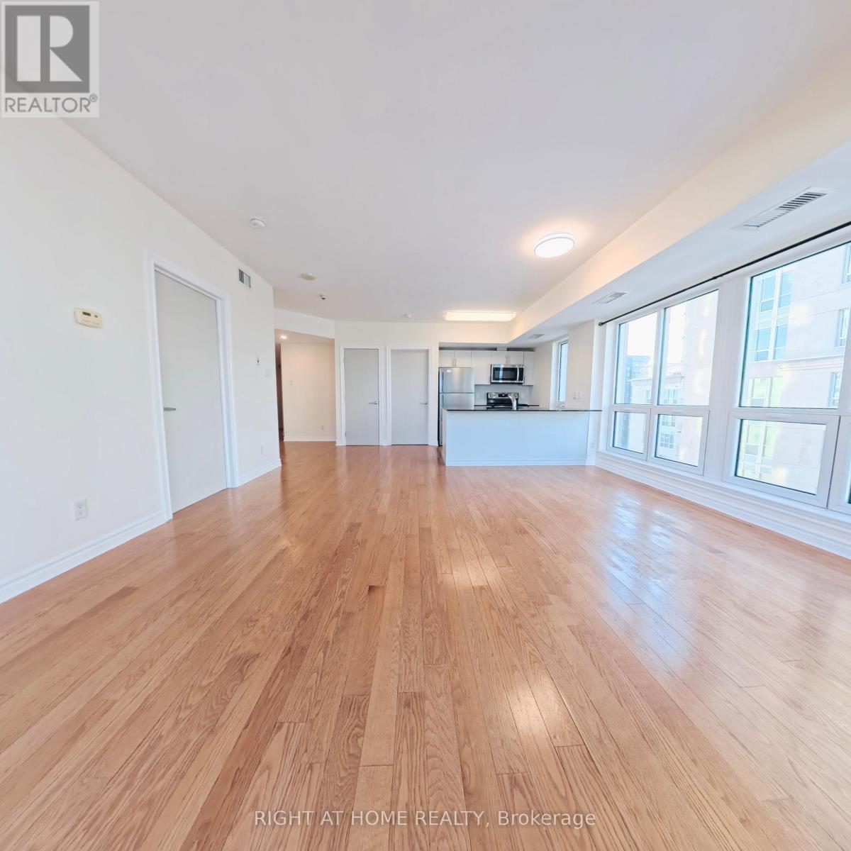 1901 - 234 Rideau Street