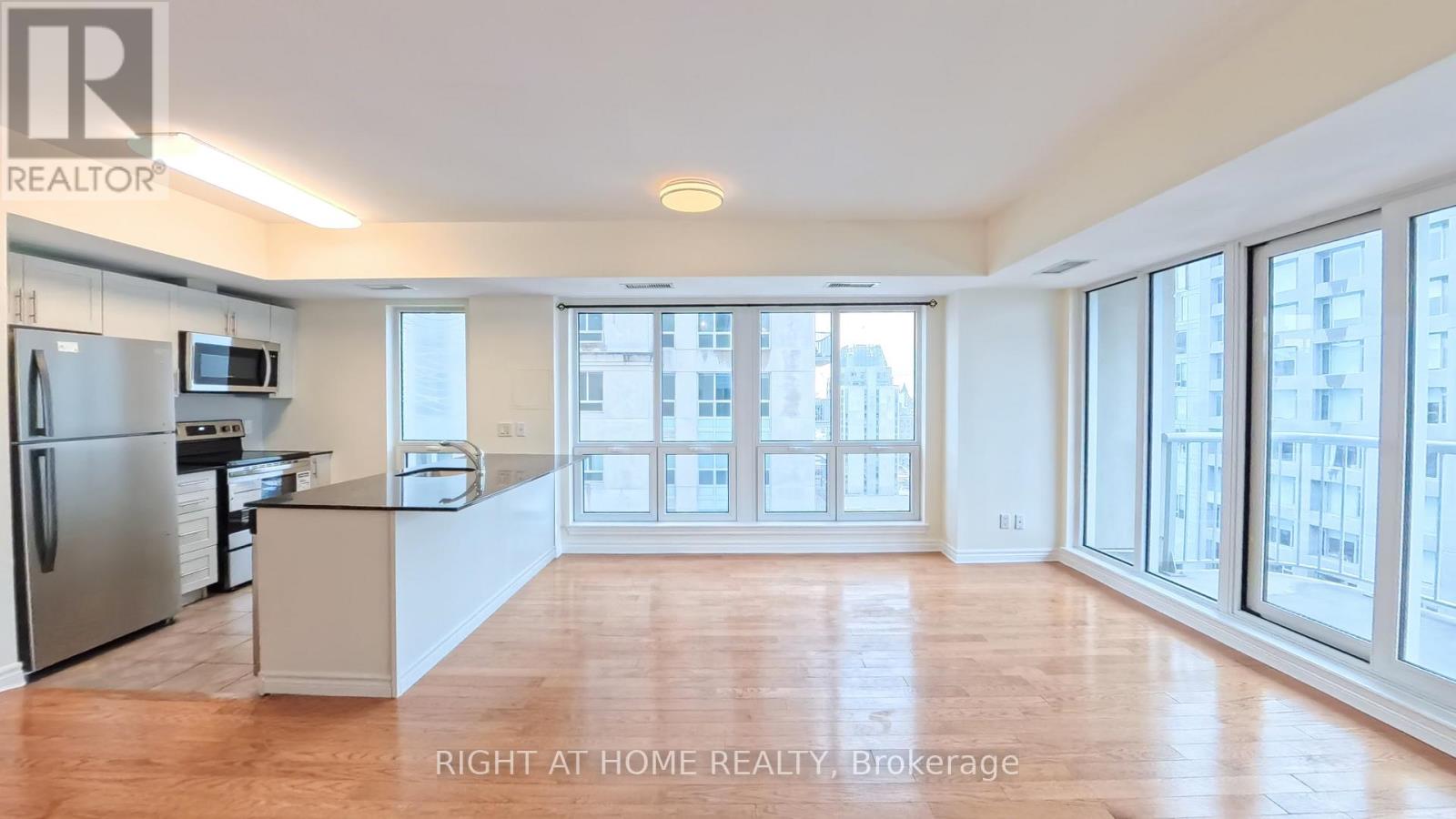 1901 - 234 Rideau Street