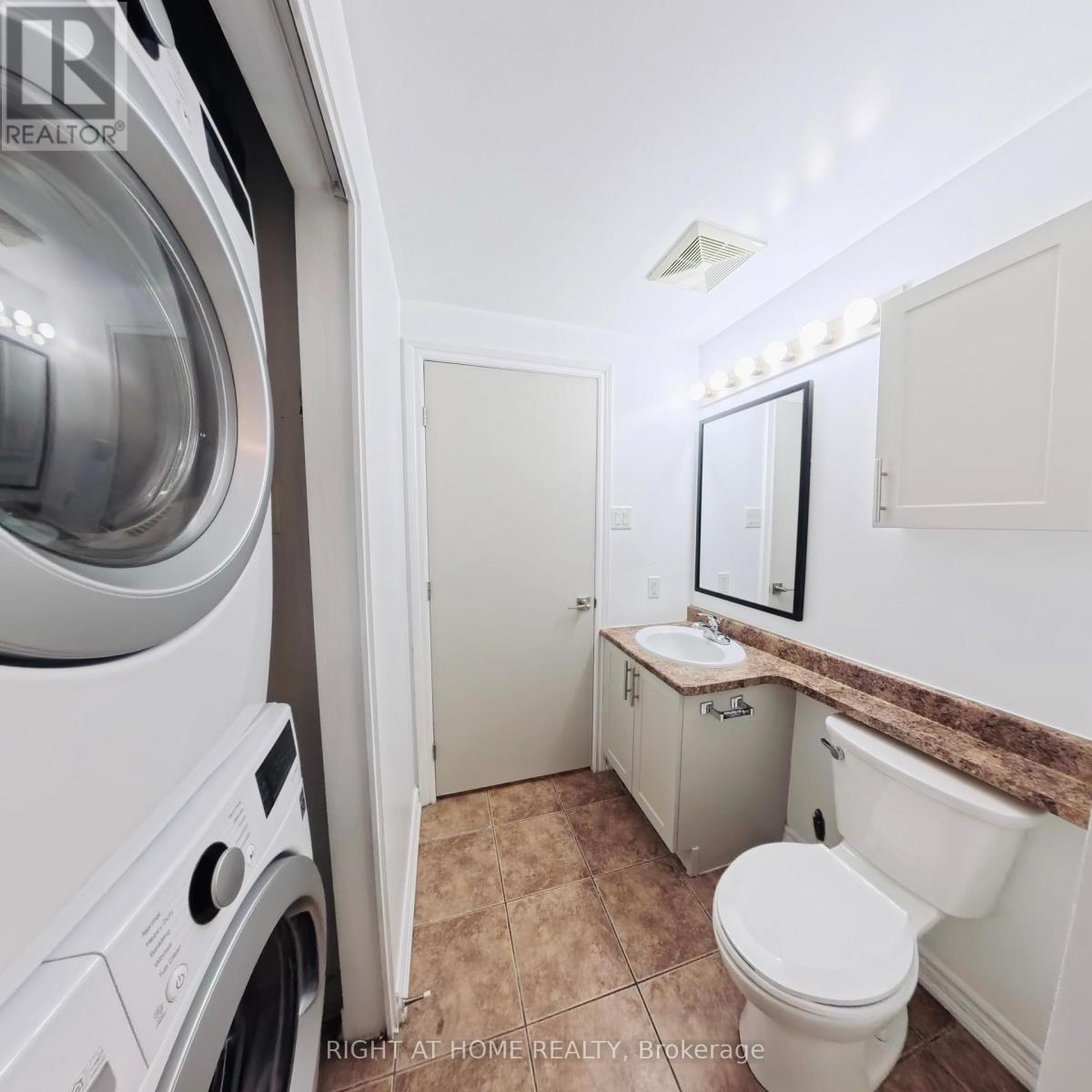 1901 - 234 Rideau Street