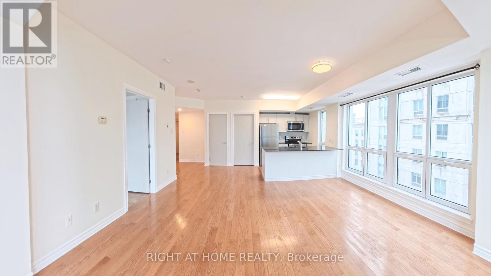 1901 - 234 Rideau Street