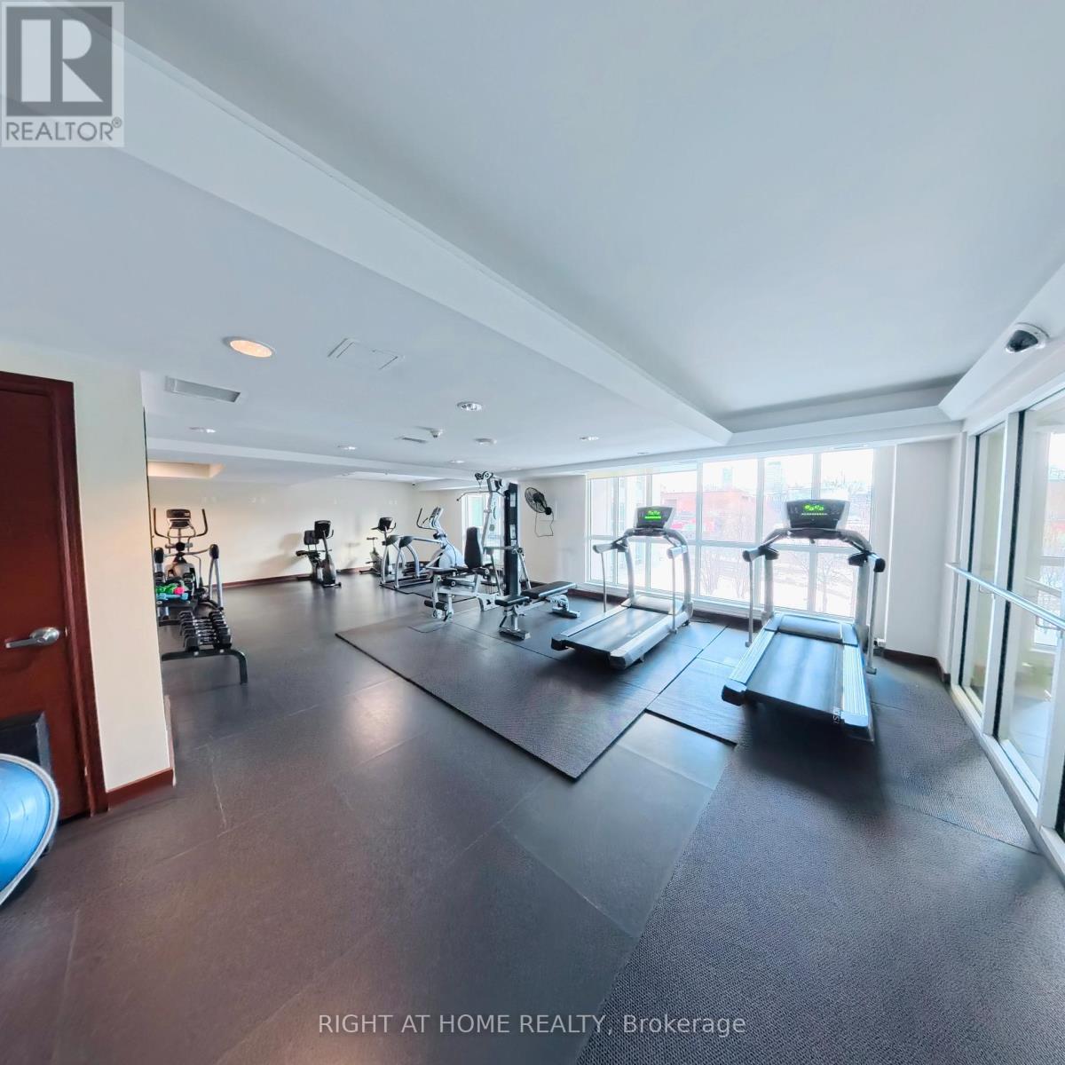 1901 - 234 Rideau Street