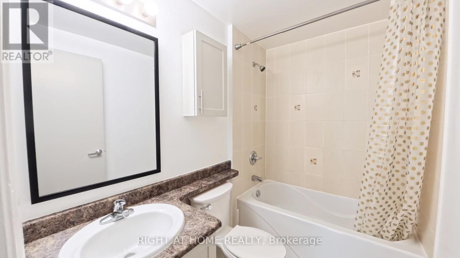 1901 - 234 Rideau Street