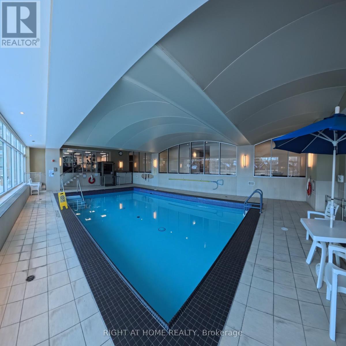 1901 - 234 Rideau Street