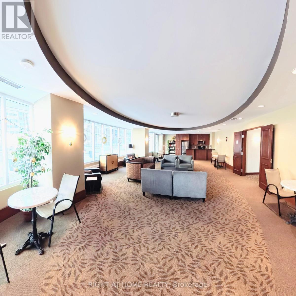 1901 - 234 Rideau Street