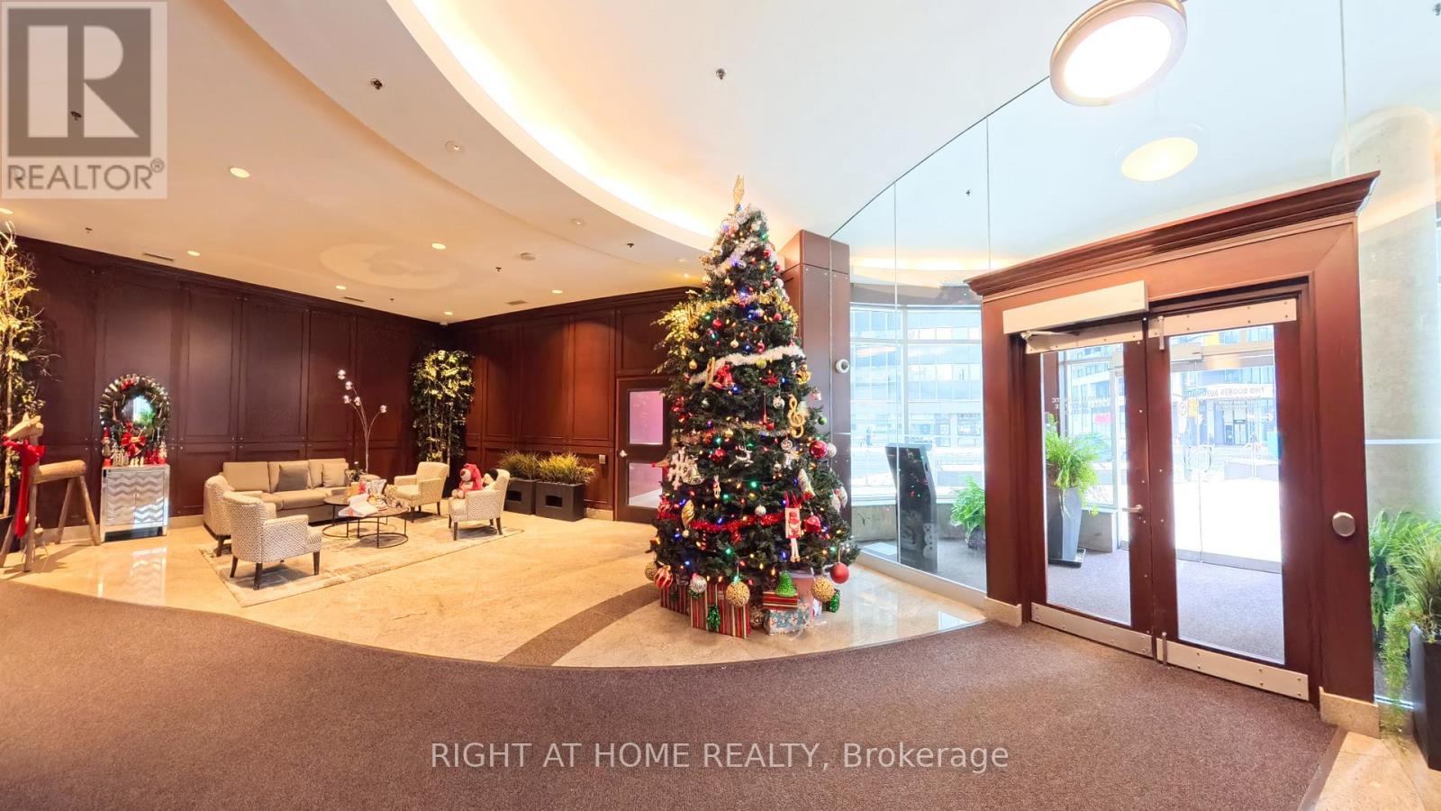 1901 - 234 Rideau Street