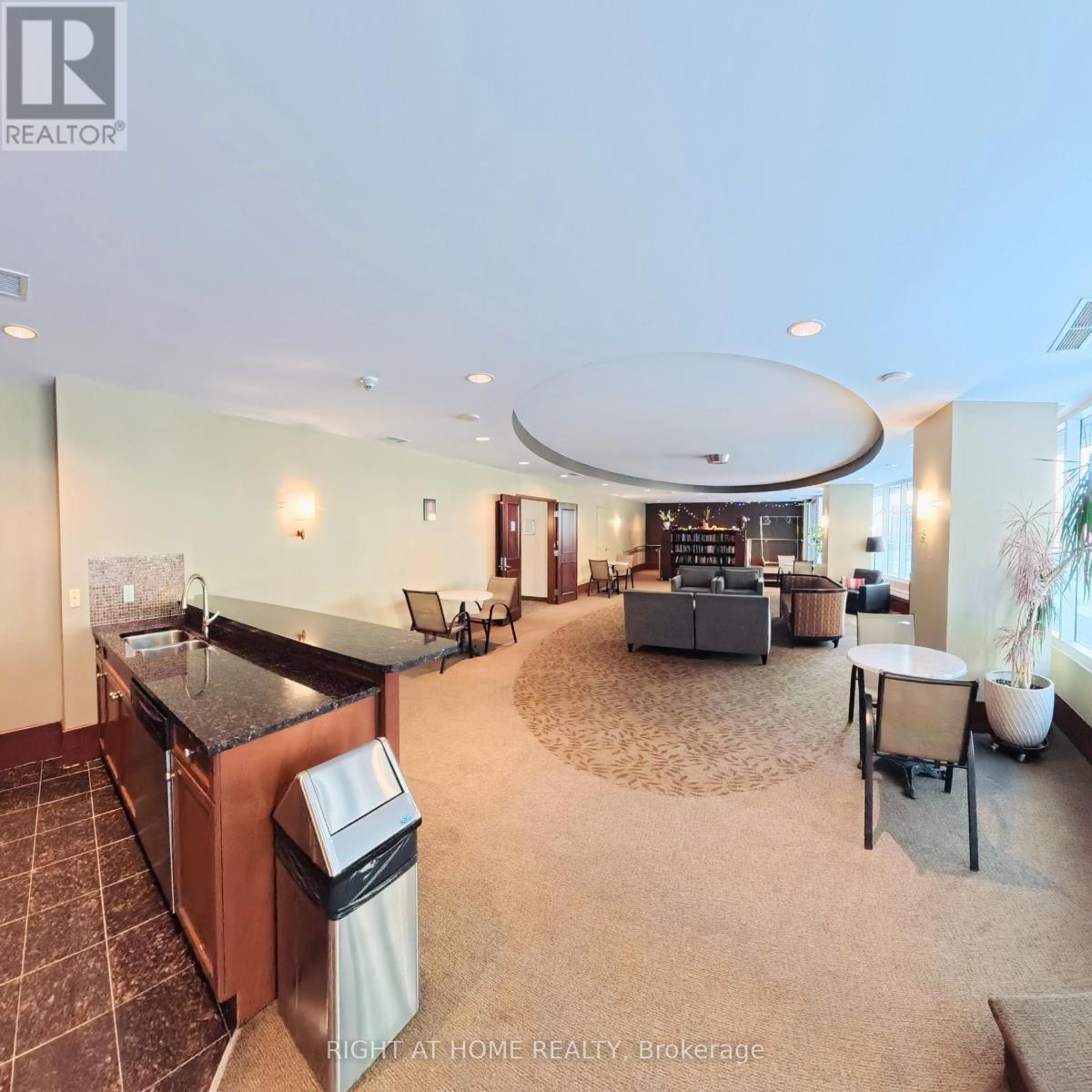 1901 - 234 Rideau Street