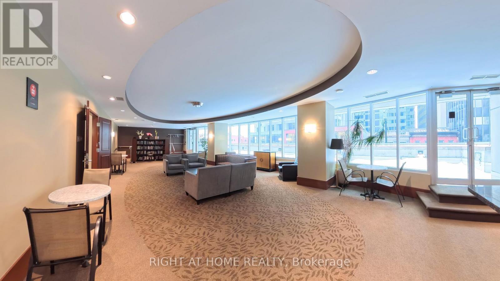 1901 - 234 Rideau Street