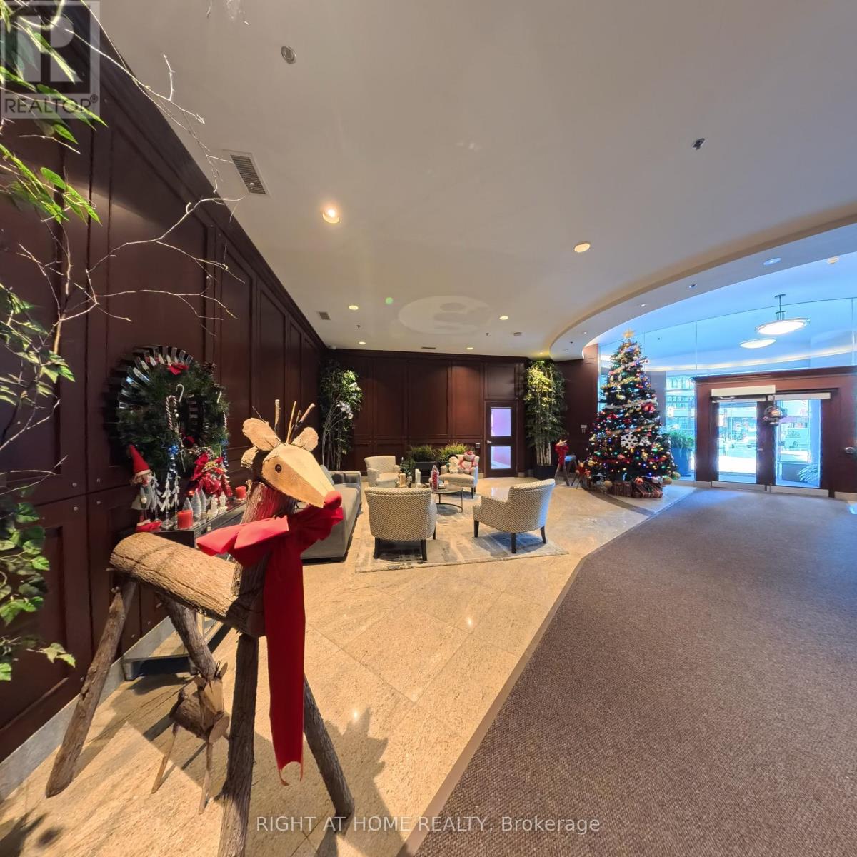 1901 - 234 Rideau Street