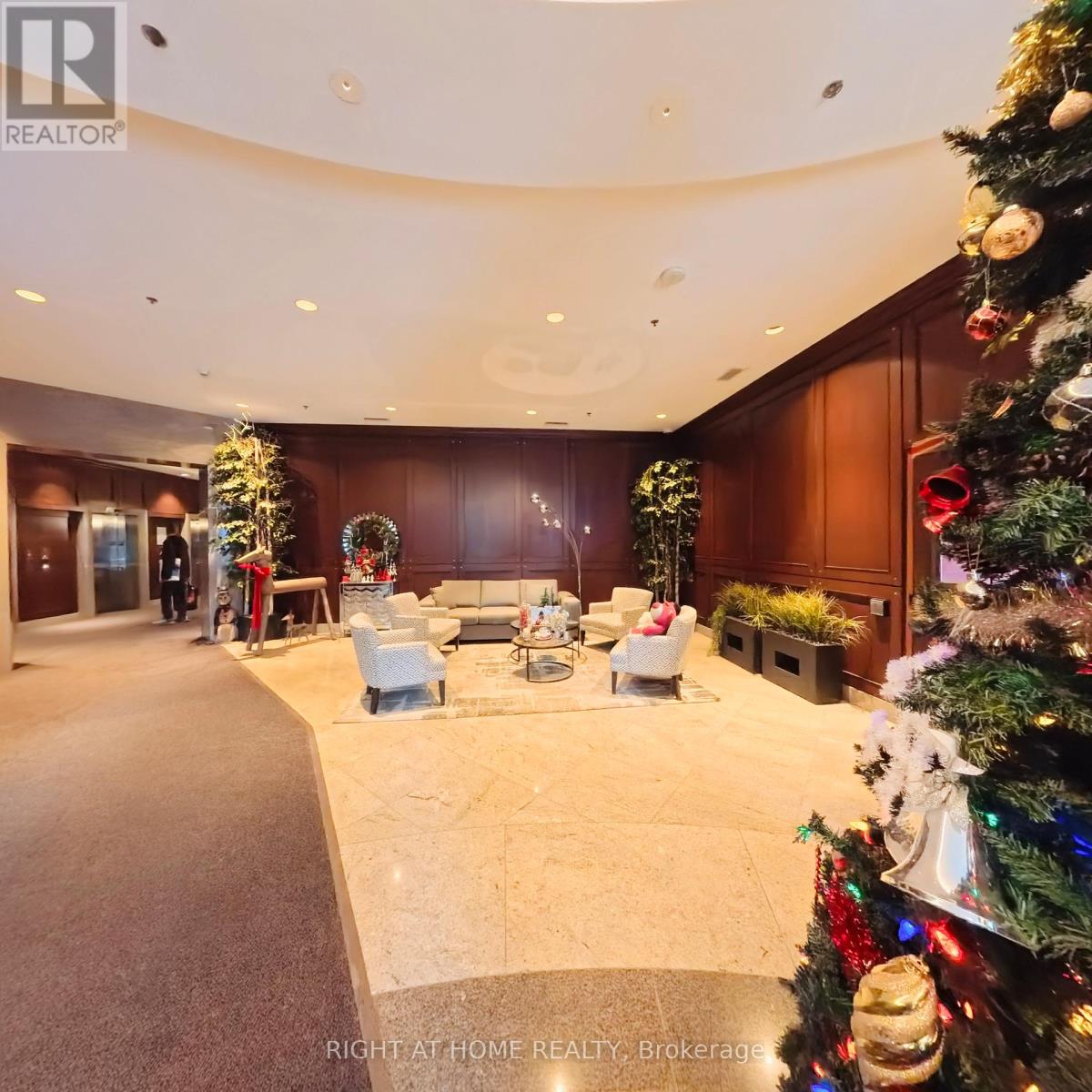 1901 - 234 Rideau Street