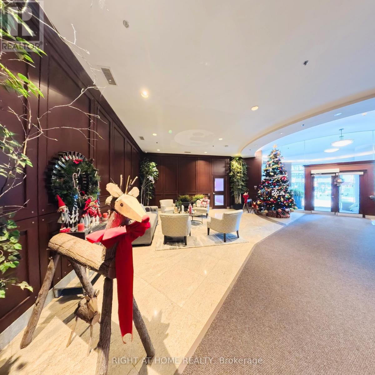 1901 - 234 Rideau Street