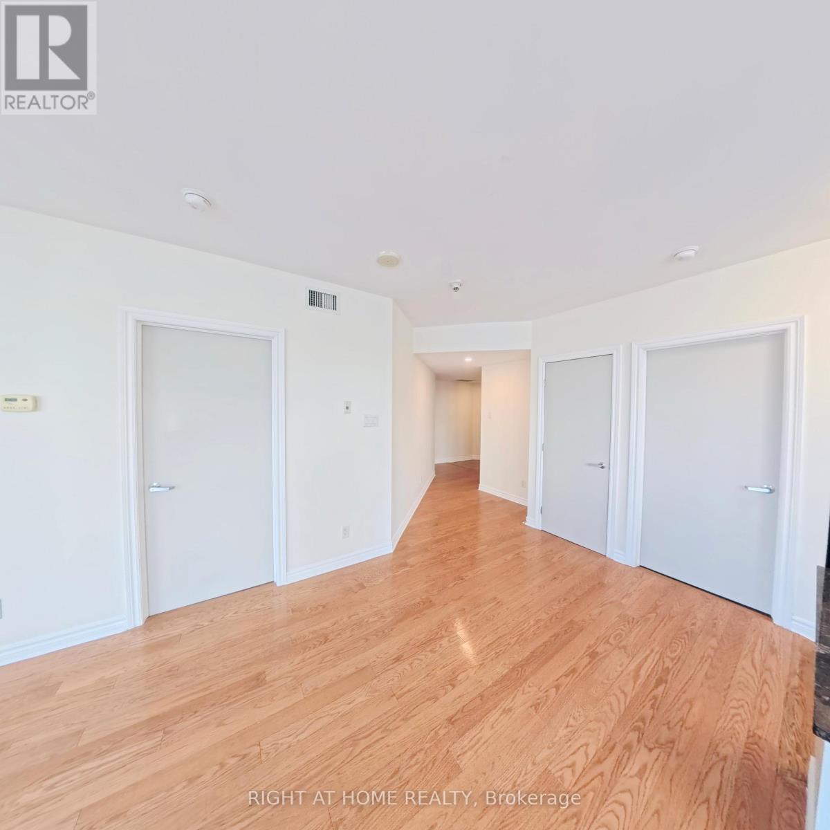 1901 - 234 Rideau Street