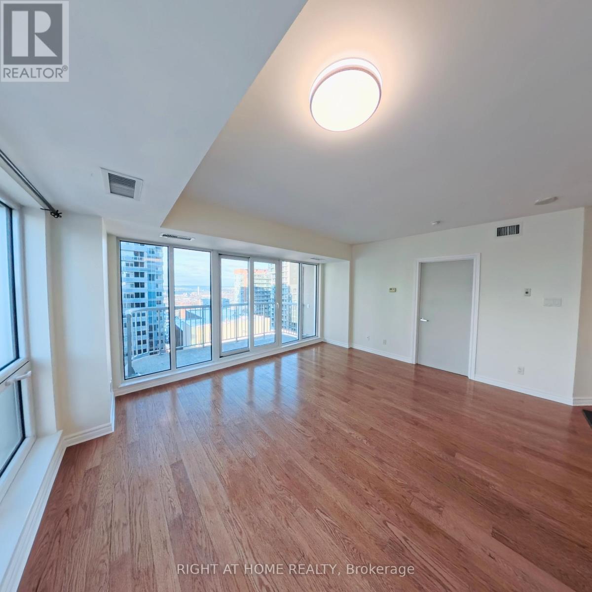 1901 - 234 Rideau Street