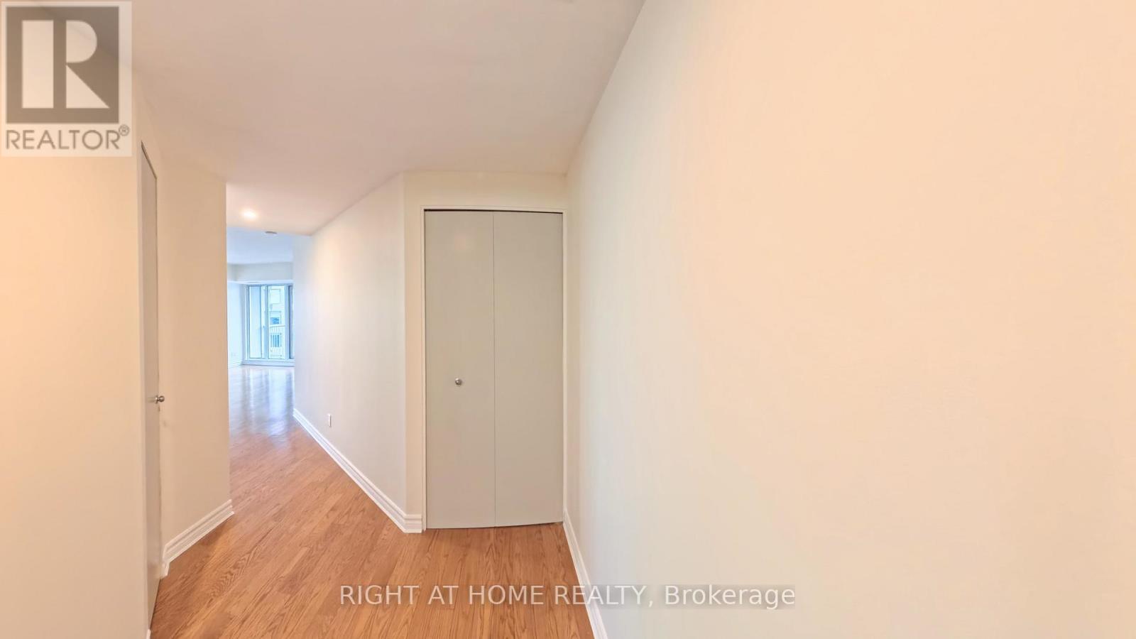 1901 - 234 Rideau Street