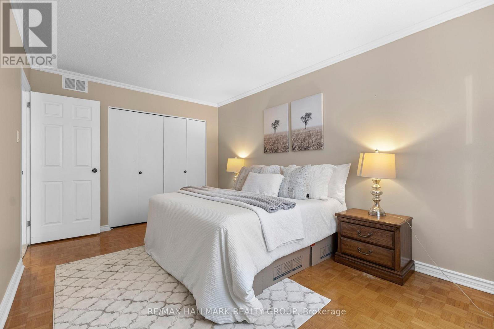 2143 Hubbard Crescent