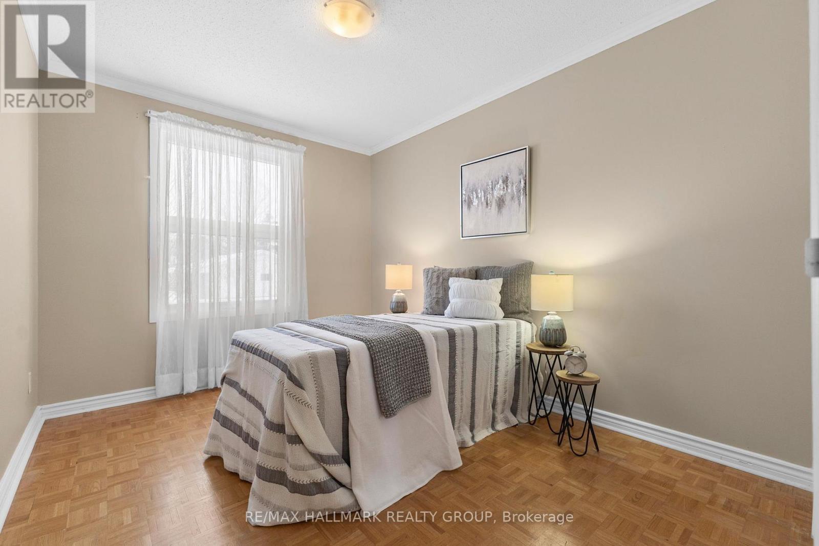 2143 Hubbard Crescent