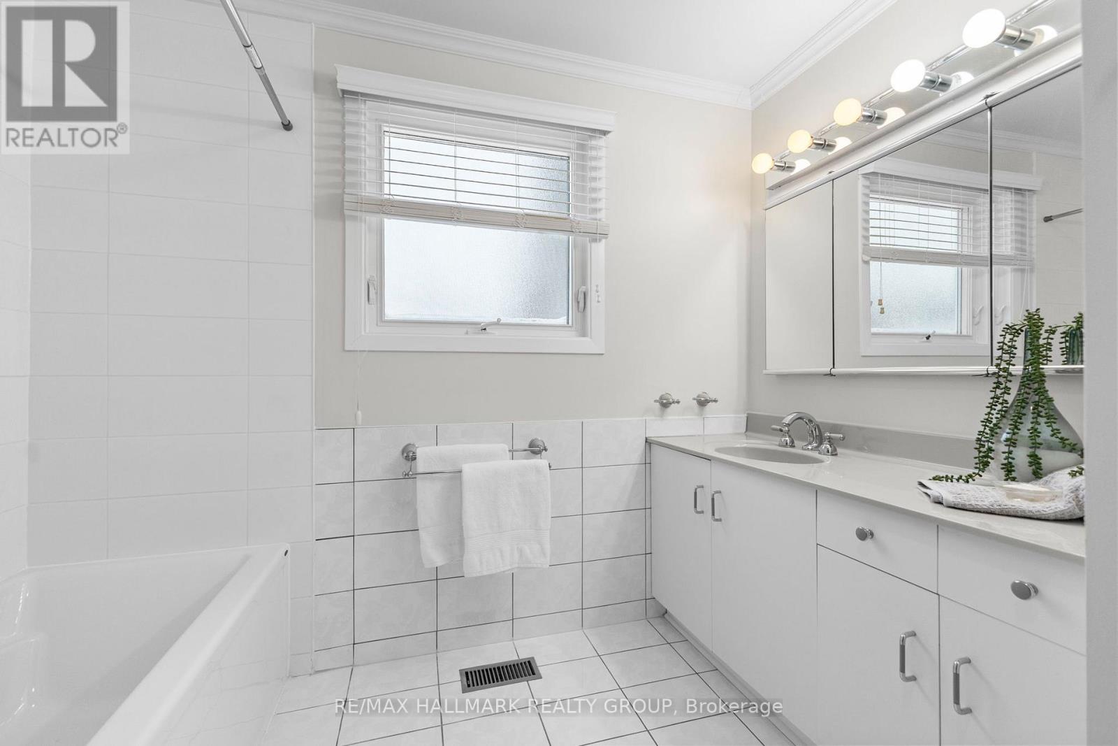 2143 Hubbard Crescent