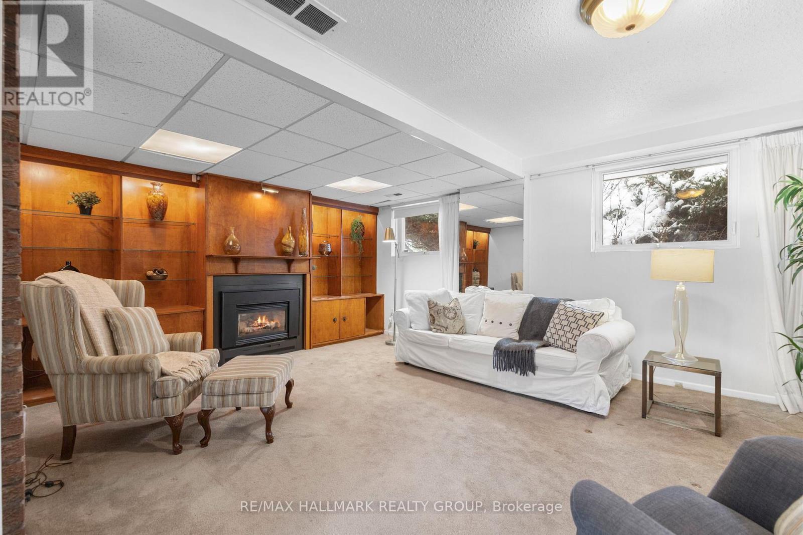 2143 Hubbard Crescent