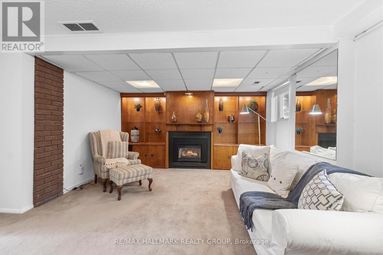 2143 Hubbard Crescent