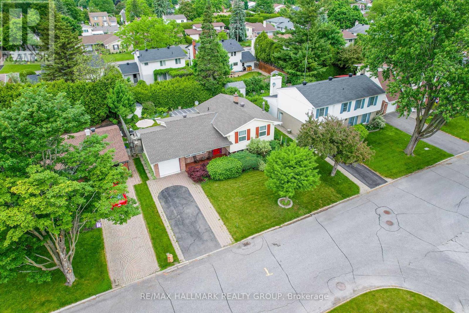 2143 Hubbard Crescent