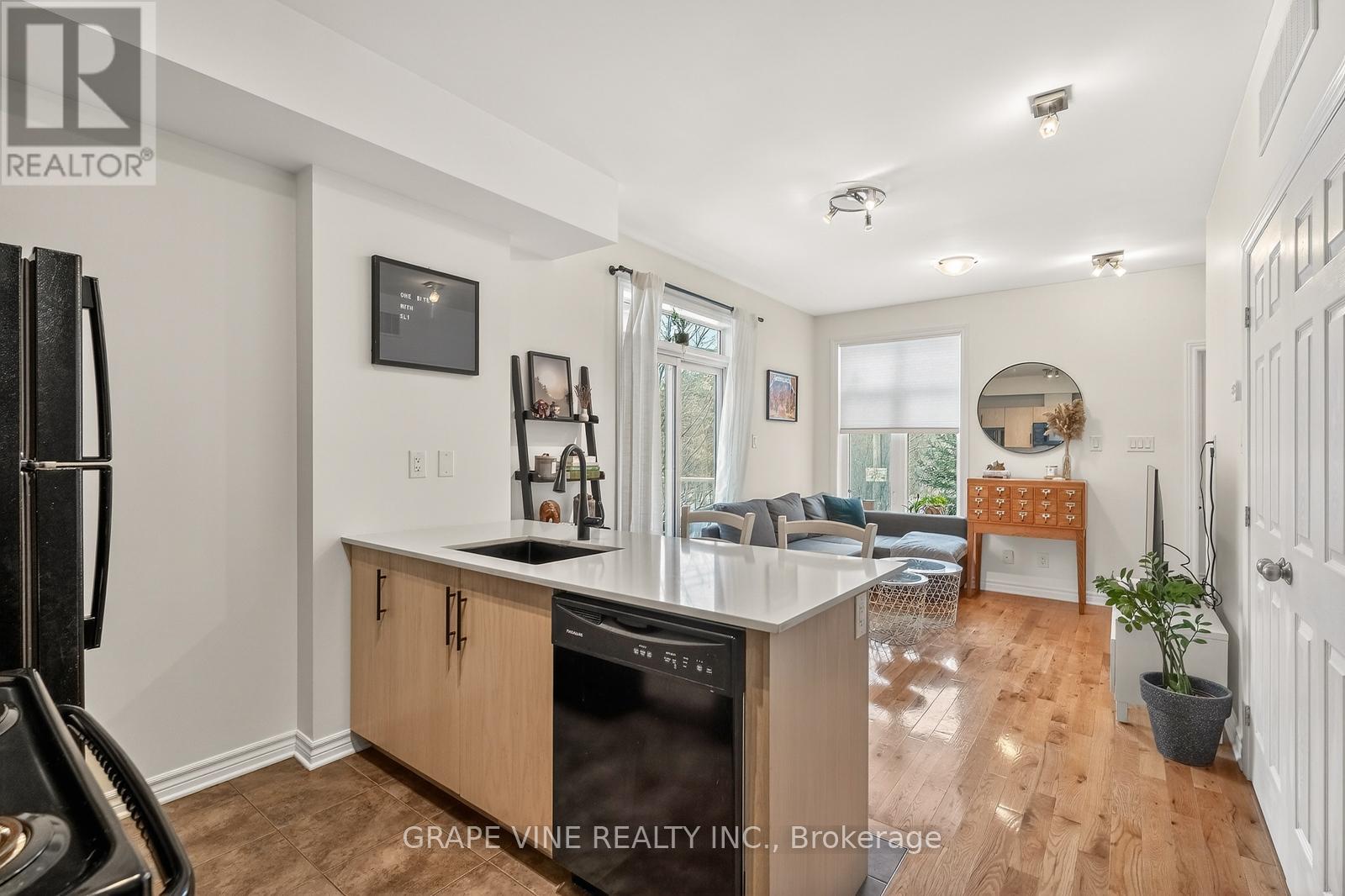 D - 310 Everest Private