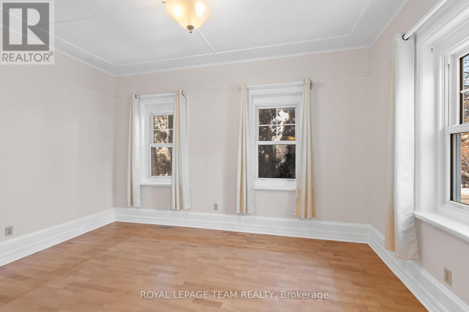 5584 Manotick Main Street