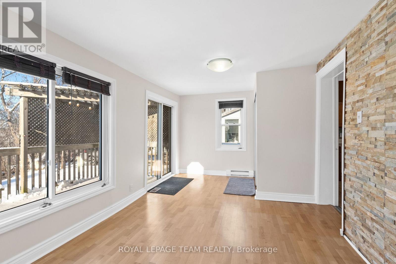 5584 Manotick Main Street