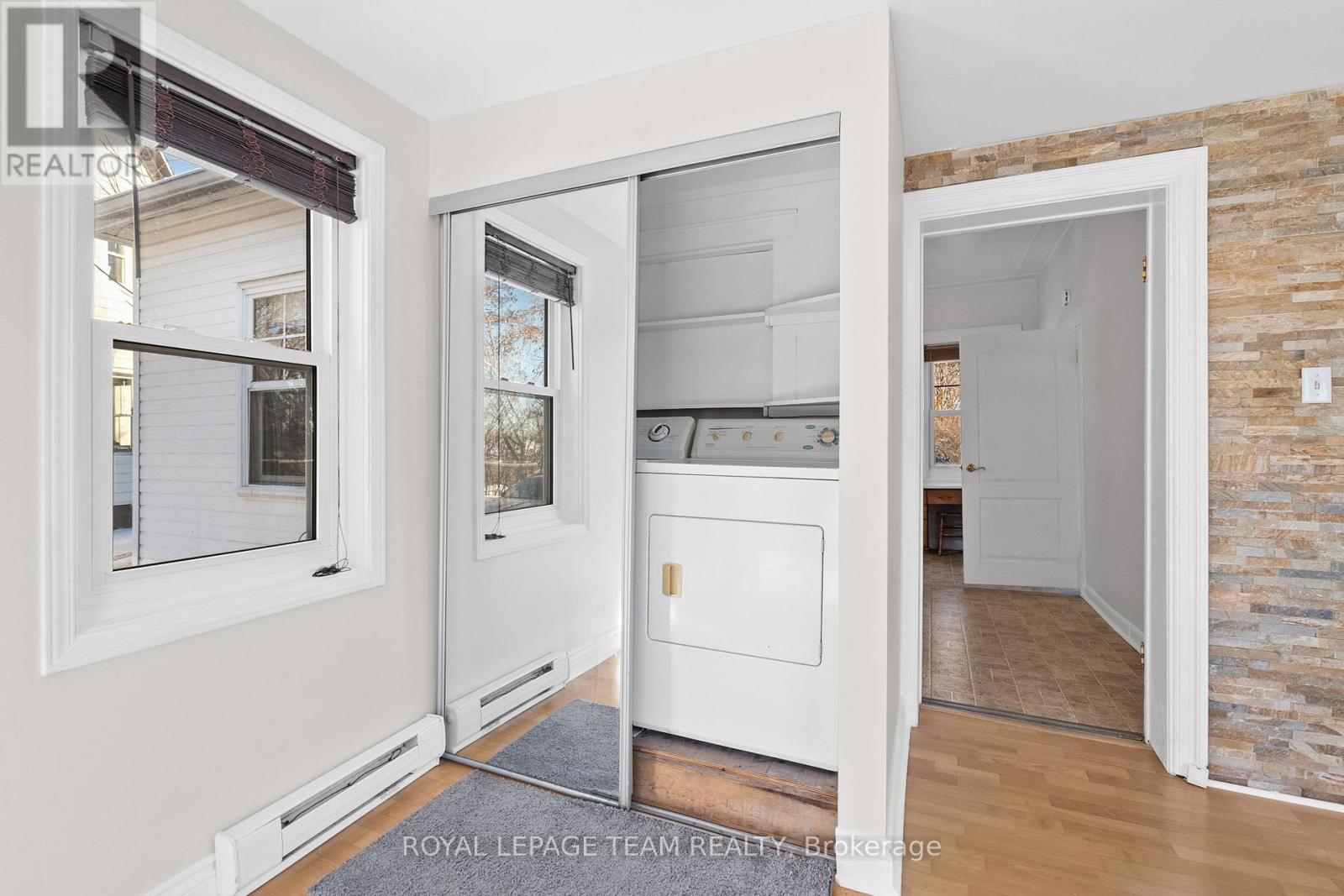 5584 Manotick Main Street