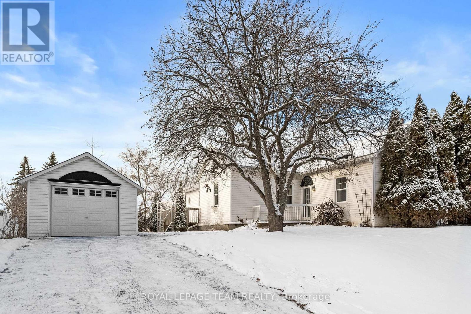 5584 Manotick Main Street