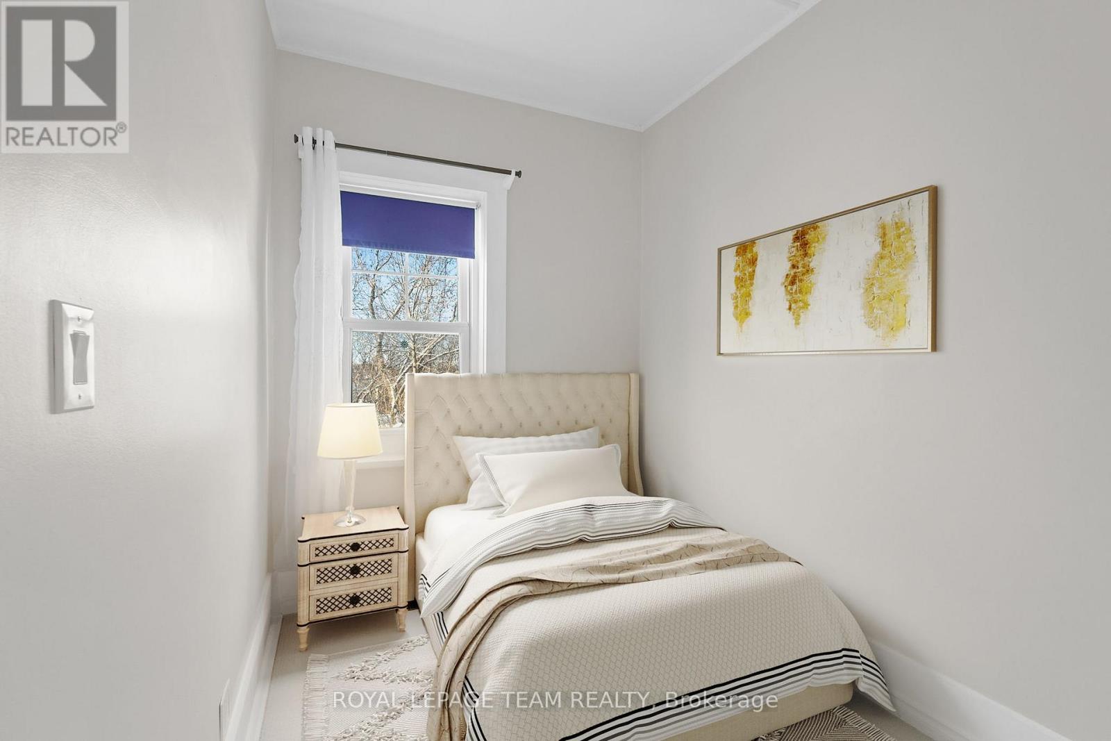 5584 Manotick Main Street