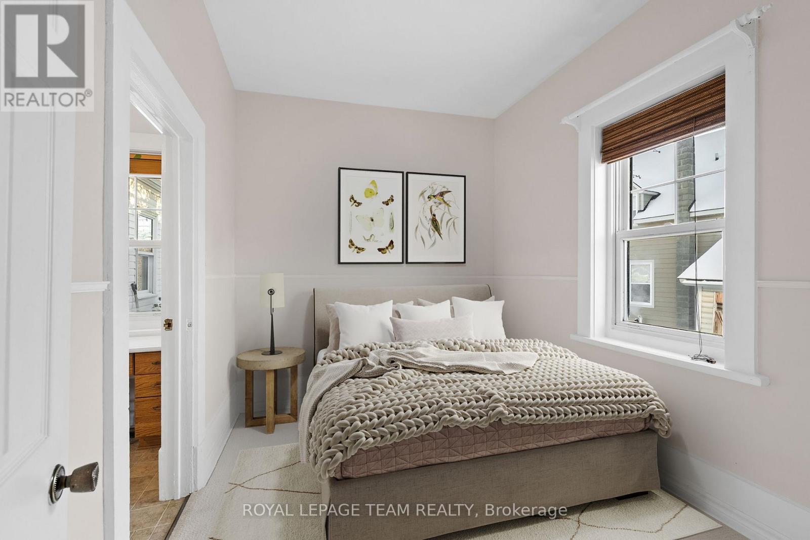 5584 Manotick Main Street