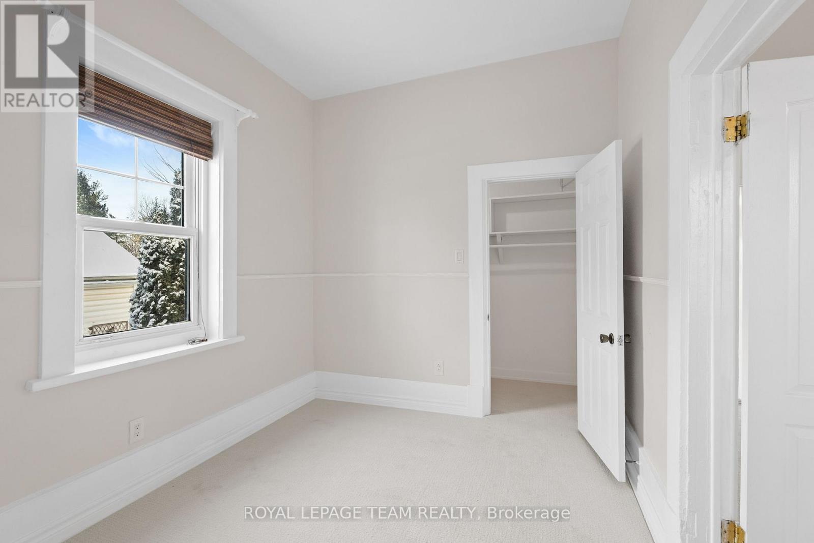 5584 Manotick Main Street