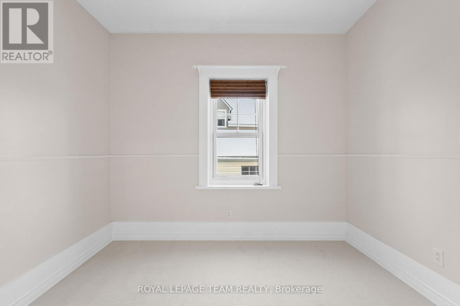 5584 Manotick Main Street