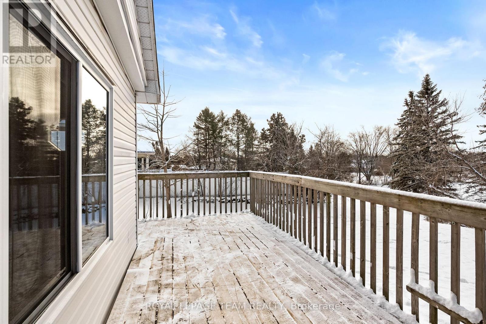 5584 Manotick Main Street