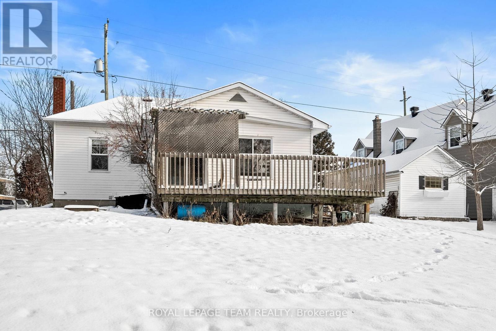 5584 Manotick Main Street