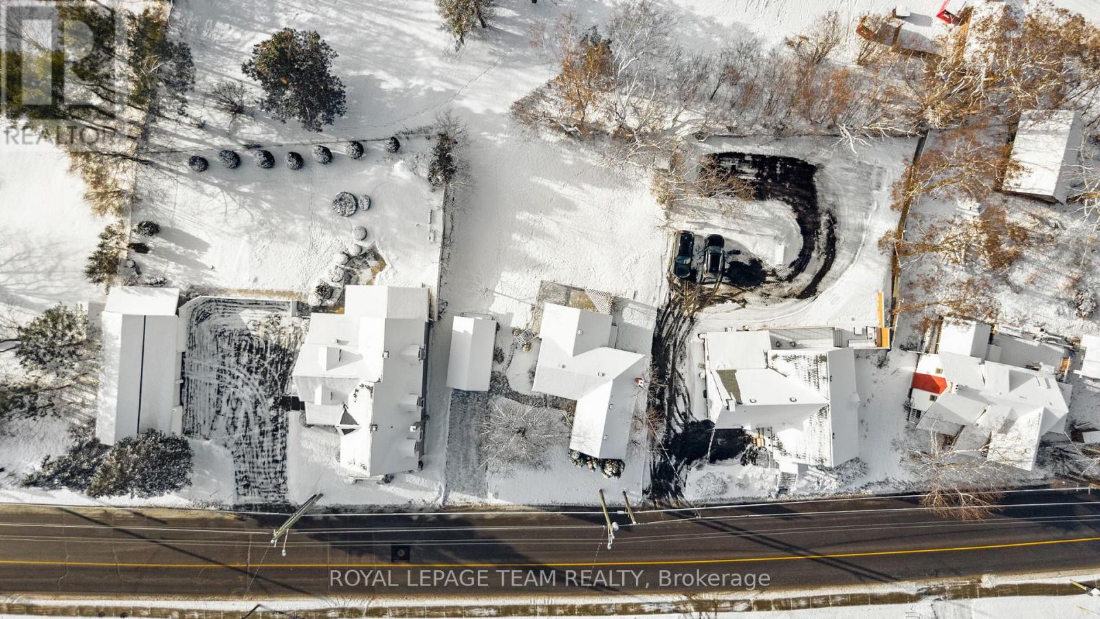 5584 Manotick Main Street