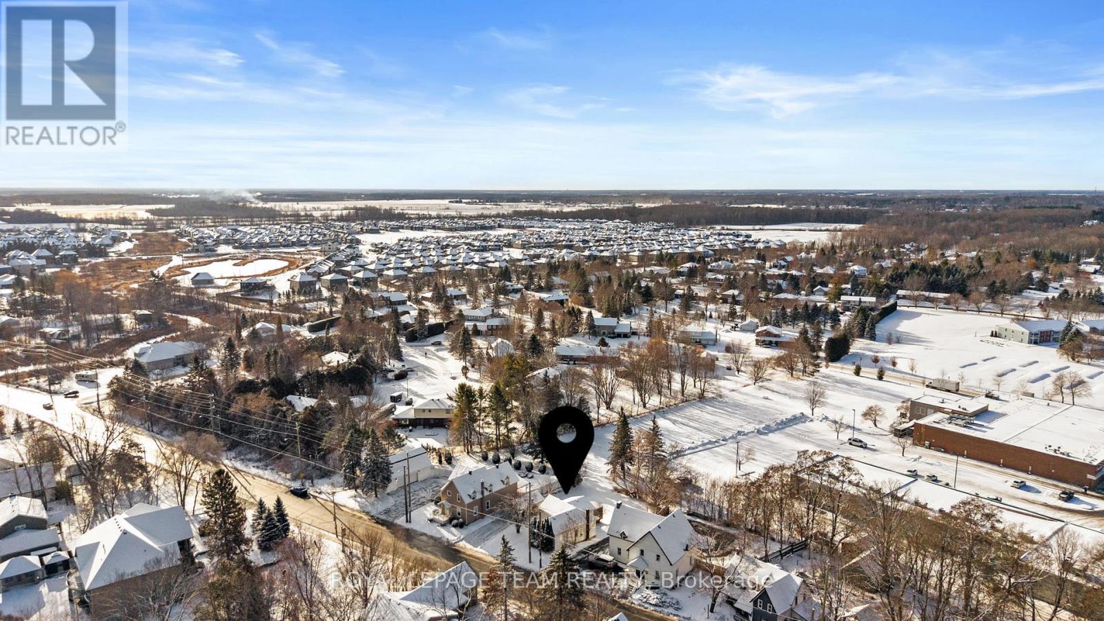 5584 Manotick Main Street