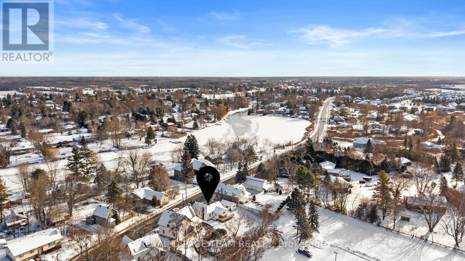 5584 Manotick Main Street