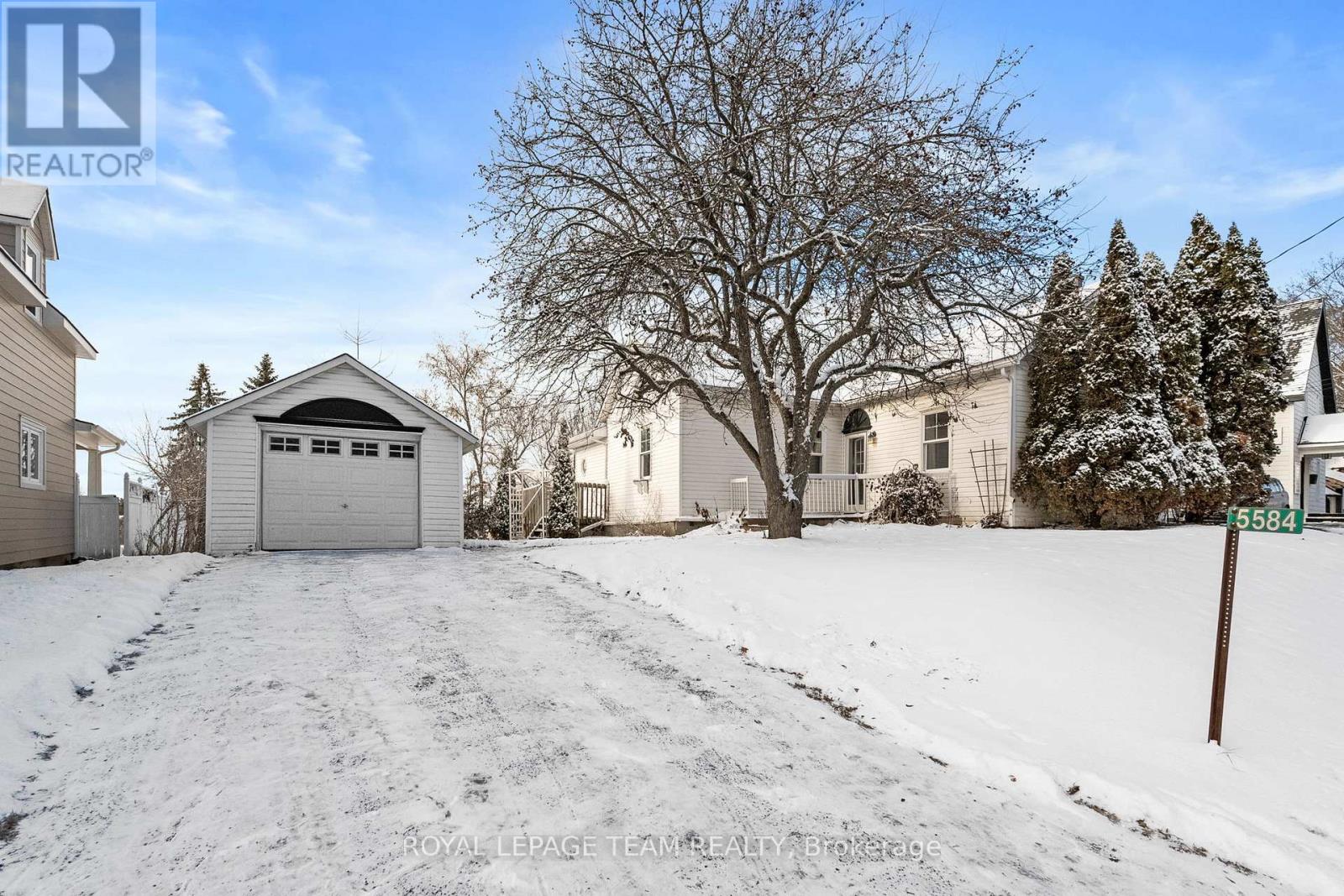 5584 Manotick Main Street
