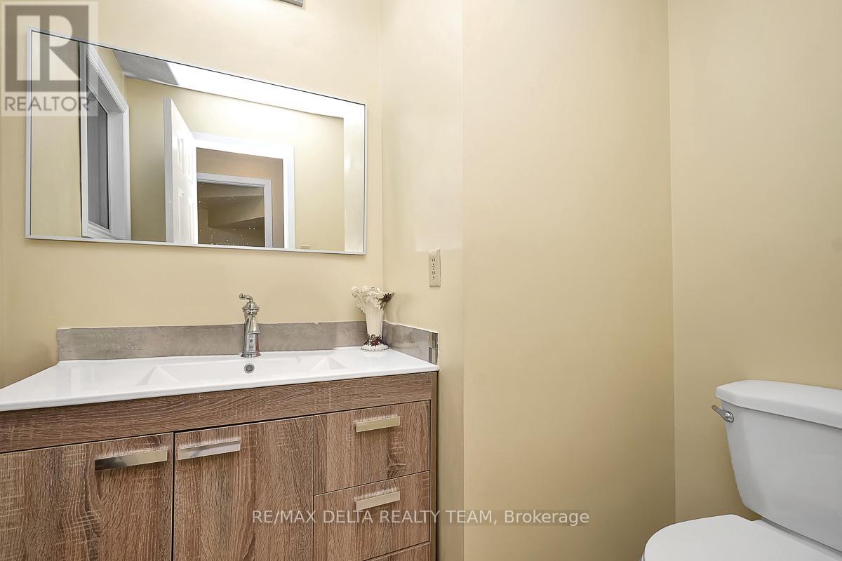 6096 Meadowhill Crescent