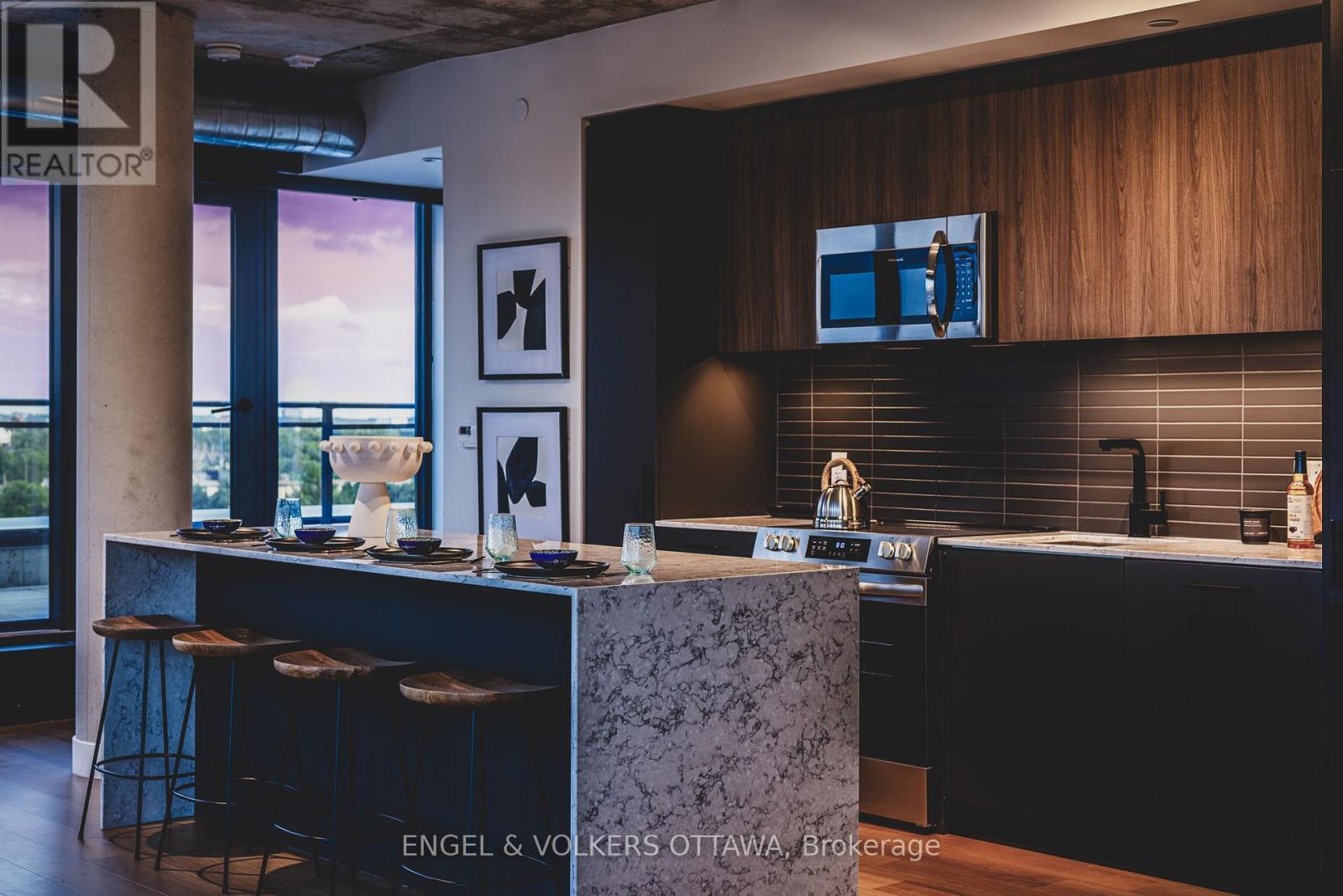 807 - 10 James Street