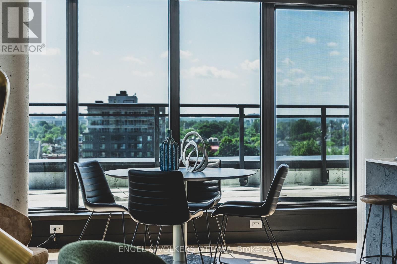 807 - 10 James Street