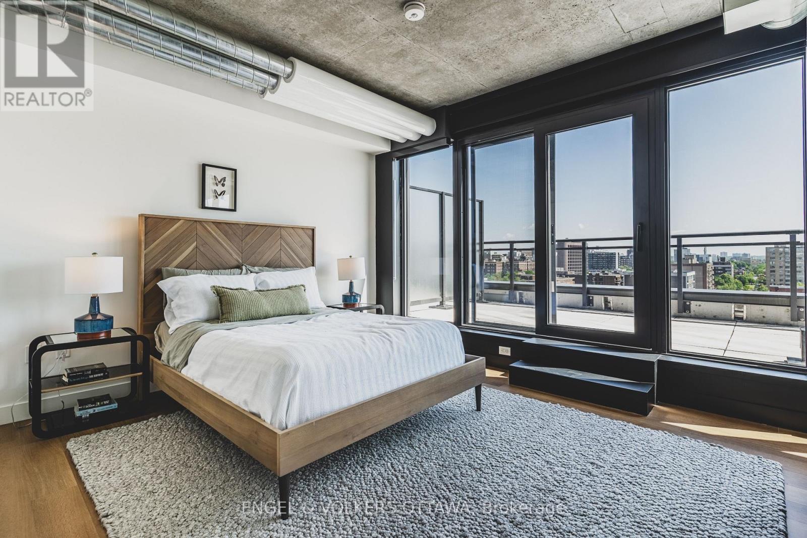 807 - 10 James Street