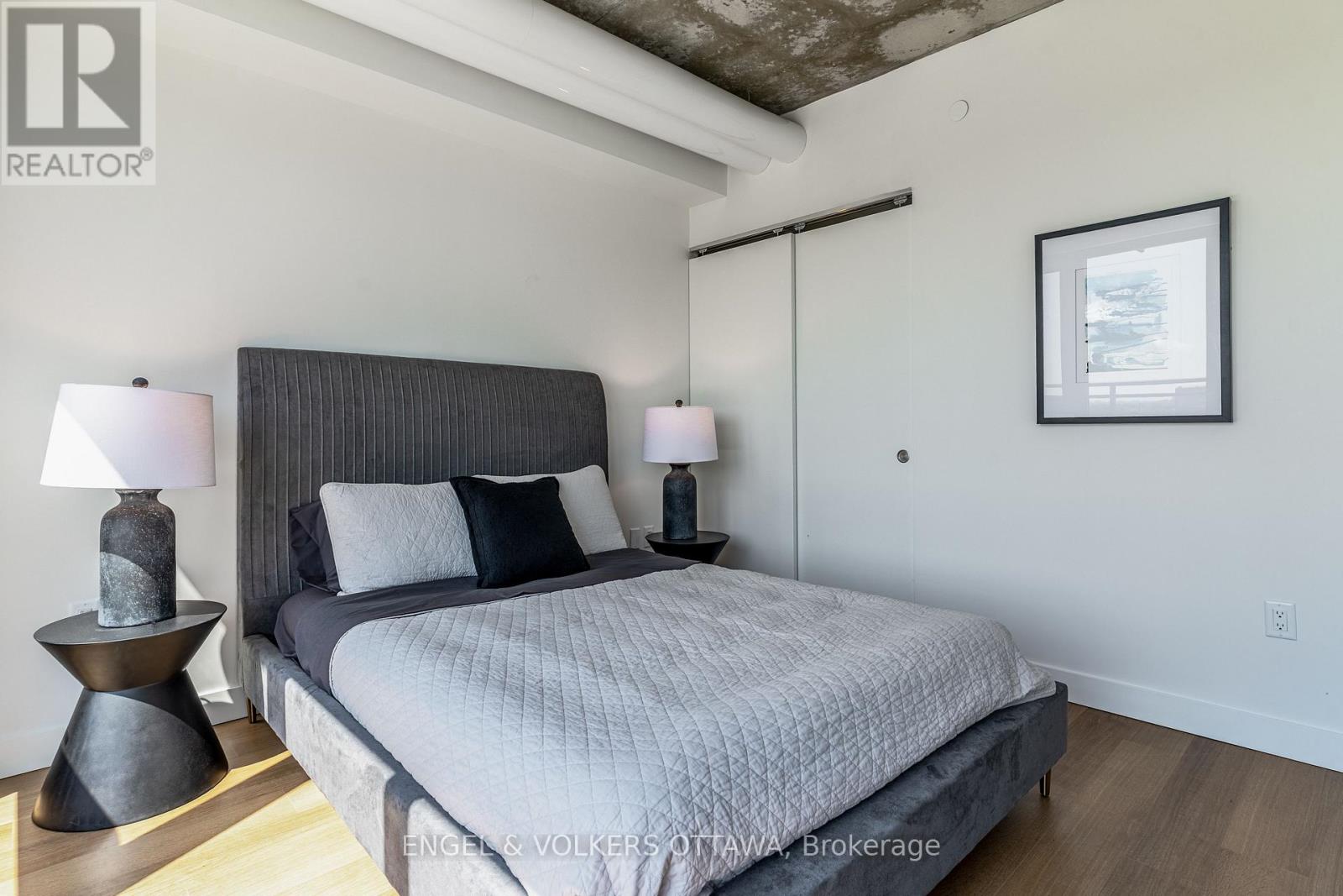 807 - 10 James Street