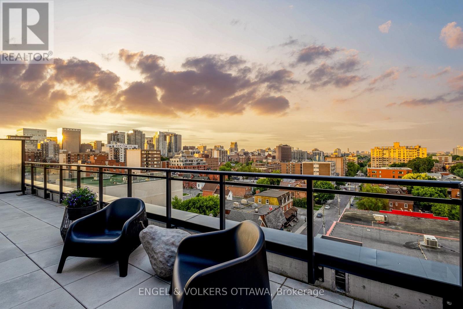 807 - 10 James Street