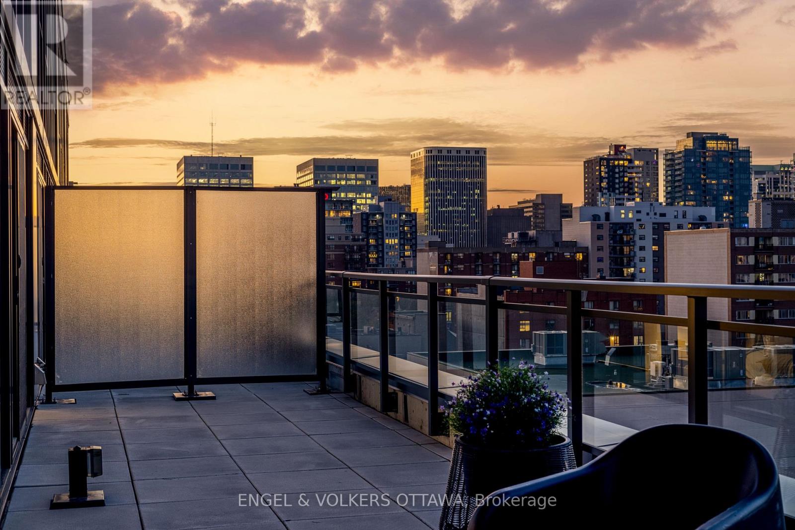 807 - 10 James Street