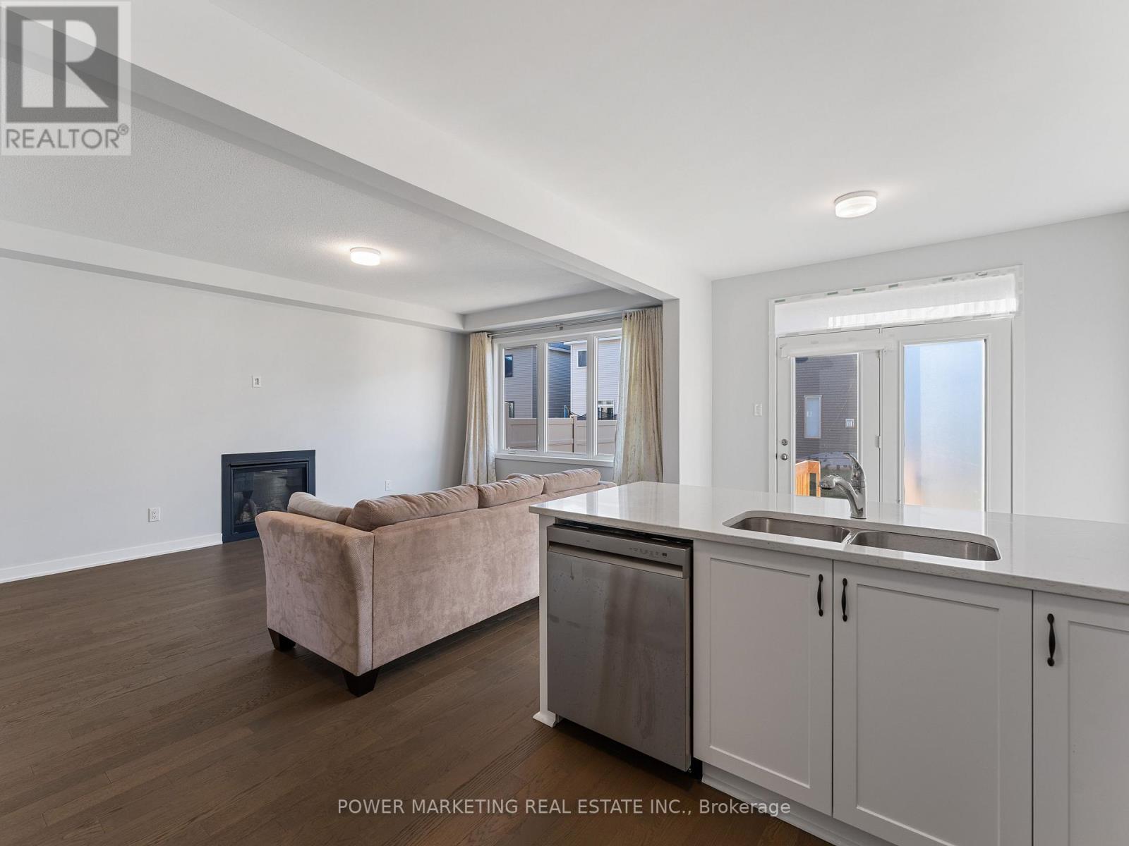 1017 Curraglass Walk