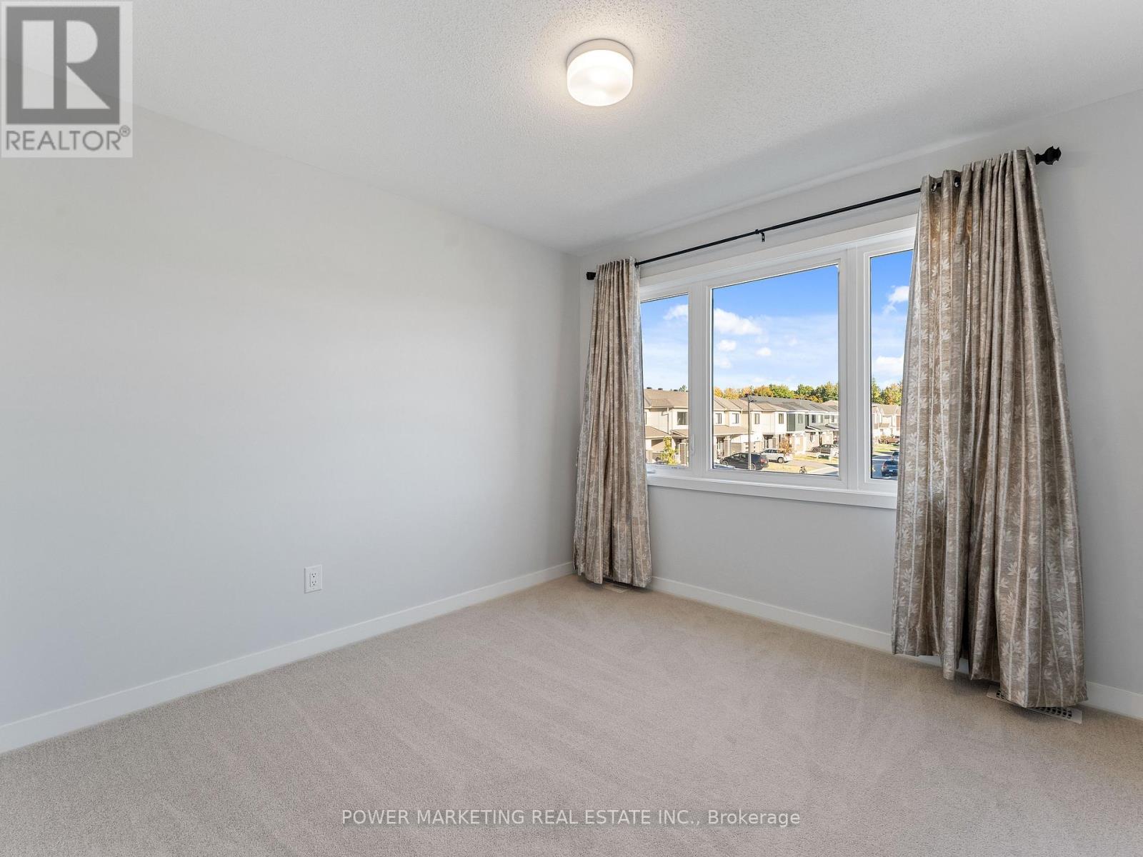 1017 Curraglass Walk