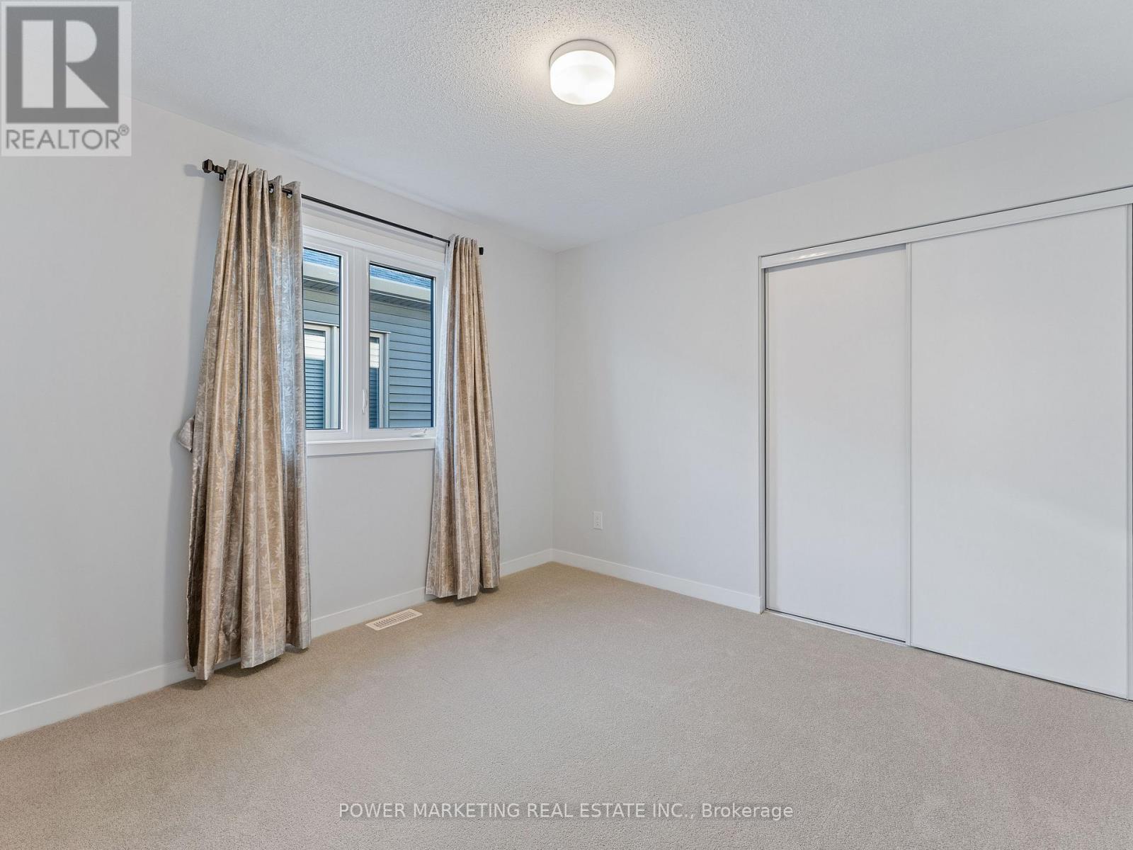 1017 Curraglass Walk