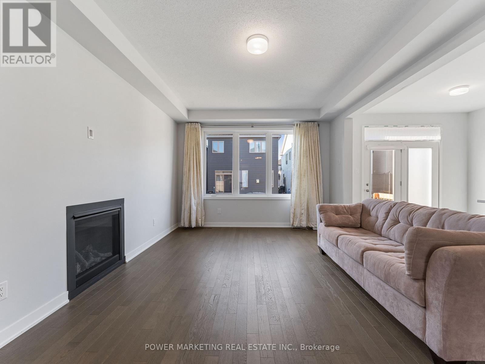 1017 Curraglass Walk