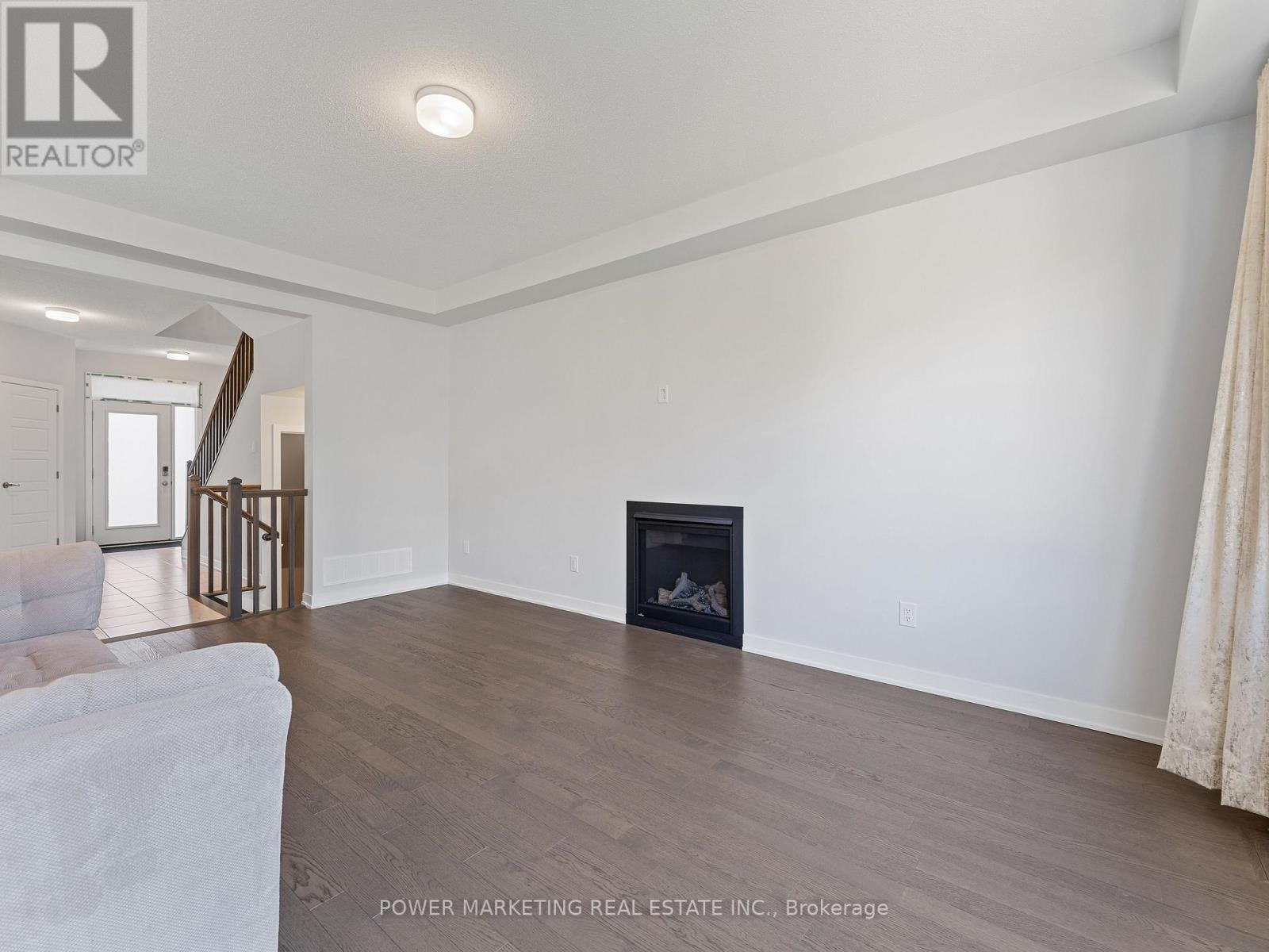 1017 Curraglass Walk